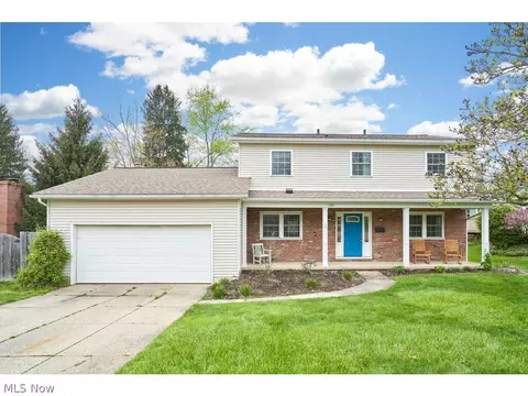 1033 Winhurst Dr, Akron, OH 44313