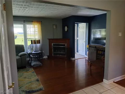 Living - 13872 Patch Rd, Burton, OH 44021 photo 3 of 6