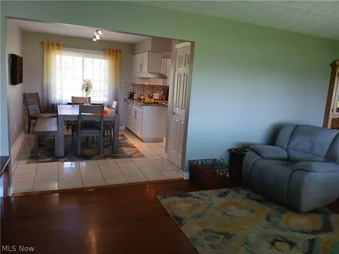 Living - 13872 Patch Rd, Burton, OH 44021 photo 5 of 6