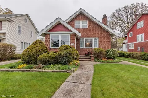 1611 Clarence Ave, Lakewood, OH 44107