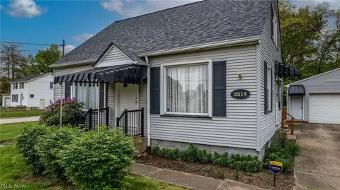 2215 Central Parkway Ave SE, Warren, OH 44484