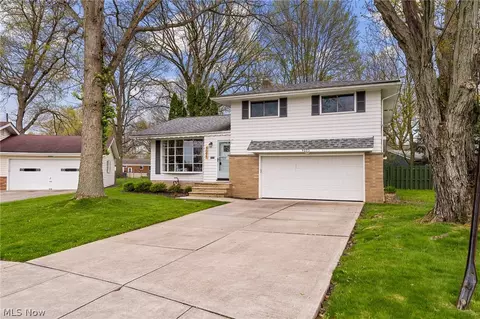4095 W 213th St, Fairview Park, OH 44126