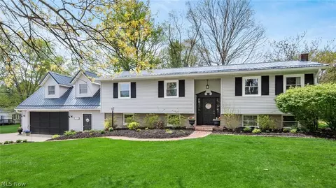 3315 E Trend Dr, Zanesville, OH 43701