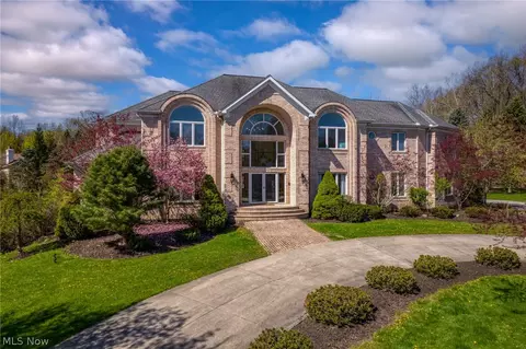 10 Ridge Creek Trl, Moreland Hills, OH 44022