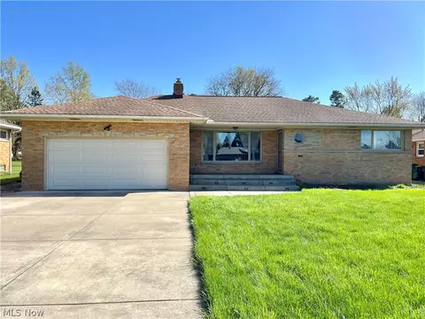358 Nemet Dr, Seven Hills, OH 44131