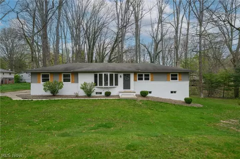 9465 Shady Oaks St NW, Clinton, OH 44216