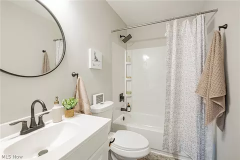Bath - 901 Jean Ave, Akron, OH 44310 photo 1 of 2