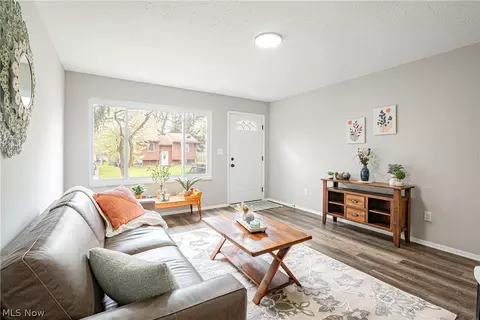 Living - 901 Jean Ave, Akron, OH 44310 photo 2 of 4