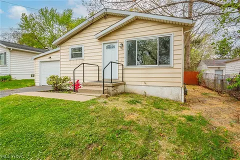 Exterior - 901 Jean Ave, Akron, OH 44310 photo 8 of 8