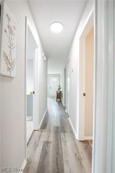 Entry Way - 901 Jean Ave, Akron, OH 44310 photo 2 of 2