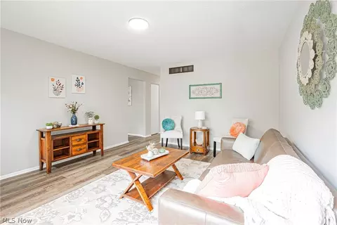 Living - 901 Jean Ave, Akron, OH 44310 photo 3 of 4