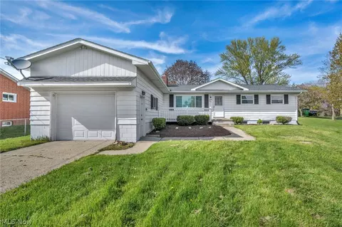 2815 Lovers Ln, Ravenna, OH 44266