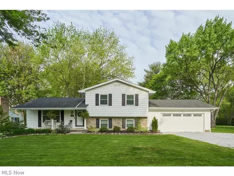 1518 Sunside Dr, Copley, OH 44321