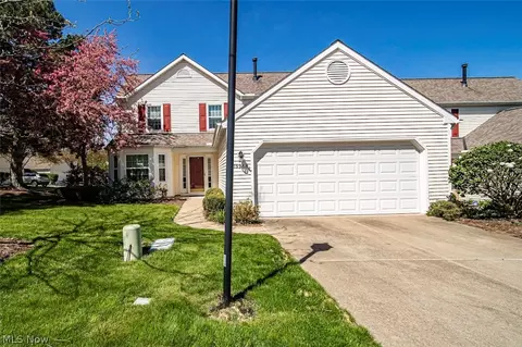 5998 Halle Farm Dr, Willoughby, OH 44094