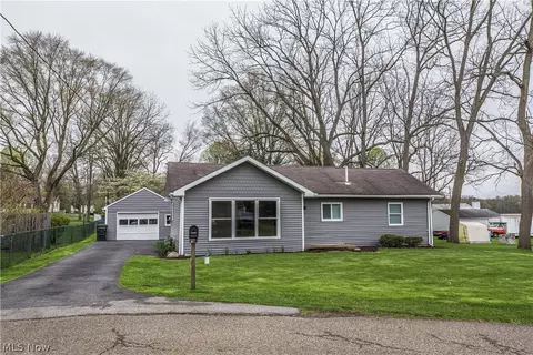 2800 Aldis Dr, Akron, OH 44312