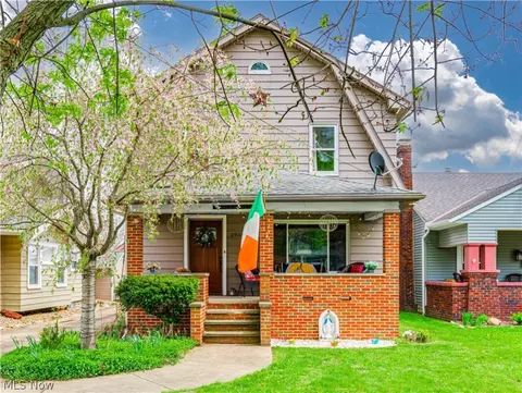 2935 Hudson Dr, Cuyahoga Falls, OH 44221