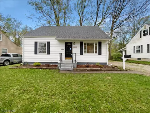 647 Woodside Dr, Kent, OH 44240