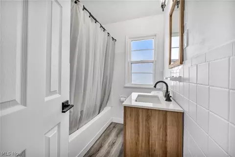 Bath - 5437 Grasmere Ave, Maple Heights, OH 44137 photo 1 of 1