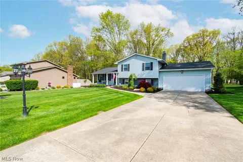 608 Angiline Dr, Youngstown, OH 44512