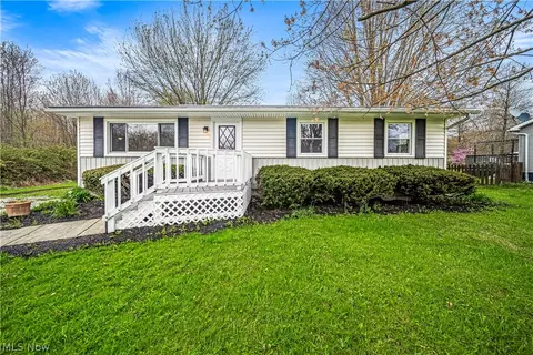 1621 Sugar Creek Dr, Roaming Shores, OH 44084