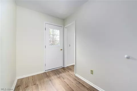 Entry Way - 6120 Brambleside Ln, Mentor, OH 44060 photo 2 of 2