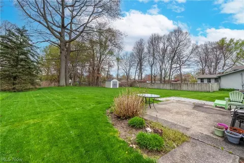 Exterior - 6120 Brambleside Ln, Mentor, OH 44060 photo 6 of 13