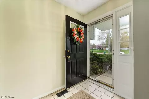 Entry Way - 6120 Brambleside Ln, Mentor, OH 44060 photo 1 of 2