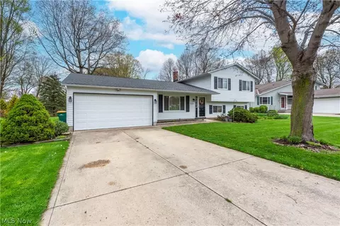 Exterior - 6120 Brambleside Ln, Mentor, OH 44060 photo 3 of 13