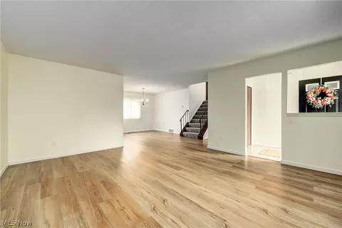 Living - 6120 Brambleside Ln, Mentor, OH 44060 photo 2 of 4