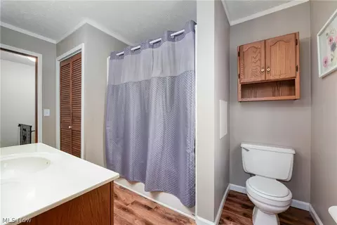 Bath - 6120 Brambleside Ln, Mentor, OH 44060 photo 1 of 3