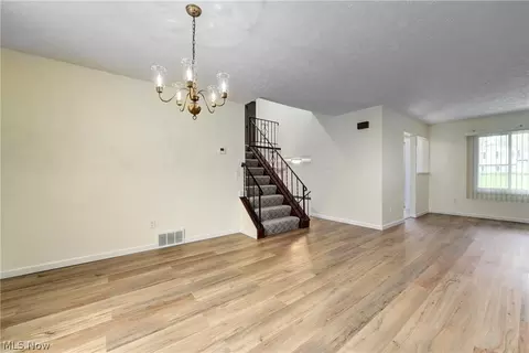 Living - 6120 Brambleside Ln, Mentor, OH 44060 photo 4 of 4