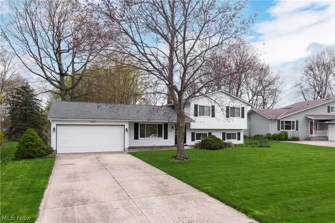 6120 Brambleside Ln, Mentor, OH 44060