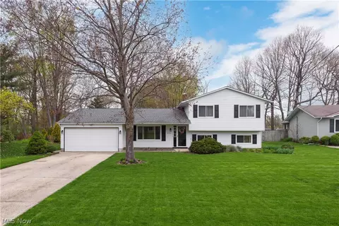 Exterior - 6120 Brambleside Ln, Mentor, OH 44060 photo 2 of 13