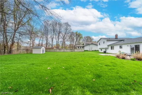 Exterior - 6120 Brambleside Ln, Mentor, OH 44060 photo 8 of 13