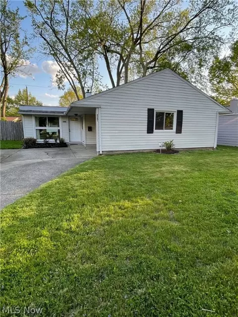 9541 Manorford Dr, Parma Heights, OH 44130