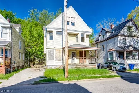 1374 E 89th St, Cleveland, OH 44106