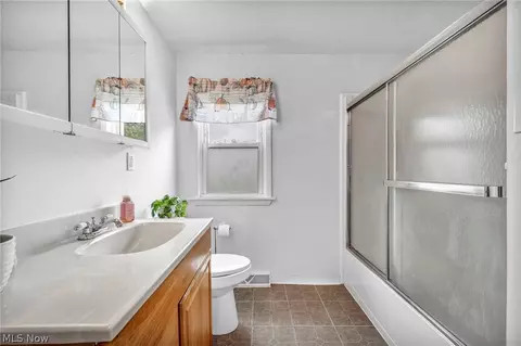 3835 Hillside Rd, Seven Hills, OH 44131 photo 9