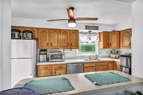 3835 Hillside Rd, Seven Hills, OH 44131 photo 8