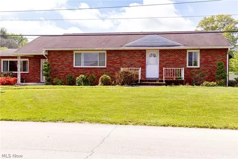 800 Roseland Ave, Williamstown, WV 26187