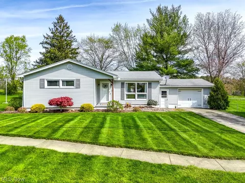 23 E Church St, Marshallville, OH 44645