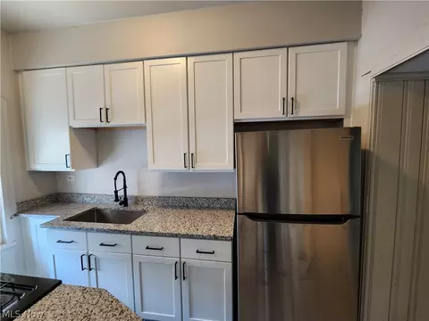 7202 Snow Rd, Parma, OH 44129 photo 4