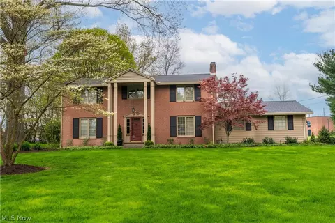 307 Gaslight Cir SE, North Canton, OH 44720