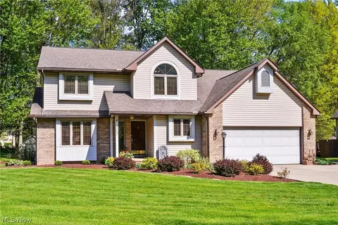 4057 Greenridge Dr, Uniontown, OH 44685