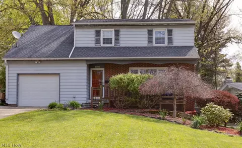 3067 Englewood Dr, Stow, OH 44224
