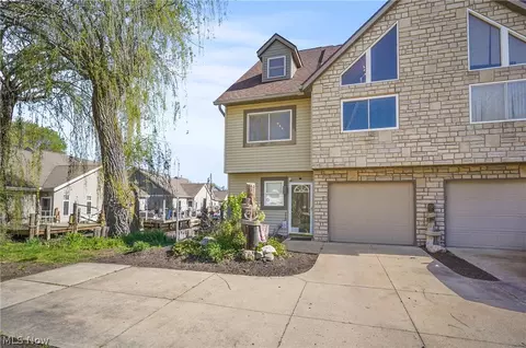 2293 Lakeside Dr, Lakemore, OH 44250