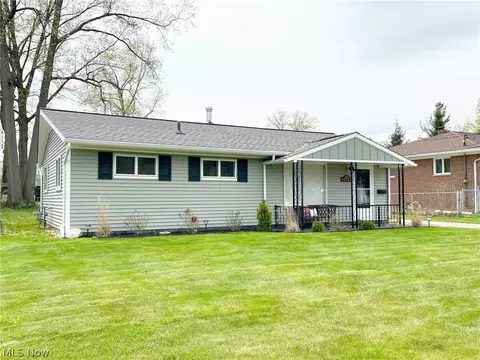Exterior - 2048 E 37th St, Lorain, OH 44055 photo 4 of 13