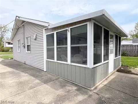 Exterior - 2048 E 37th St, Lorain, OH 44055 photo 7 of 13