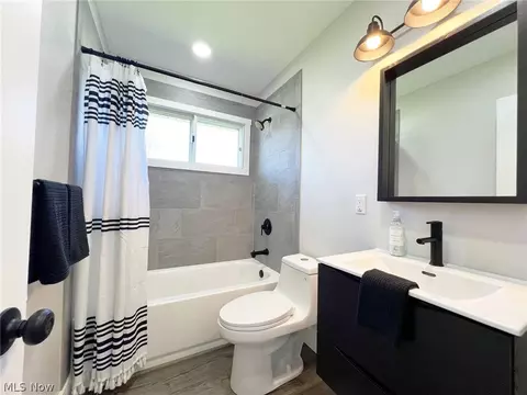 Bath - 2048 E 37th St, Lorain, OH 44055 photo 1 of 3