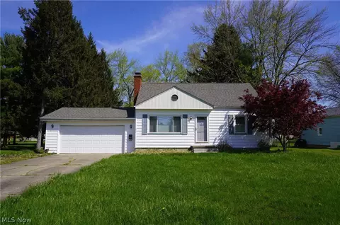 2012 Holbrook Rd, Youngstown, OH 44514