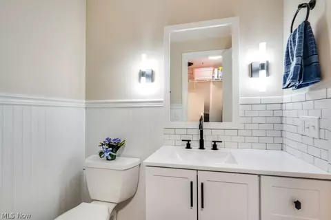 Bath - 1324 Mcdowell St NE, Canton, OH 44721 photo 2 of 2